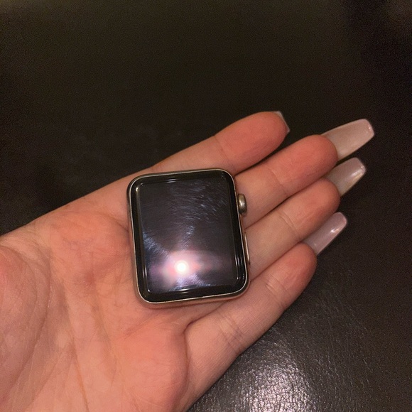1st Gen Apple Watch - Picture 4 of 4